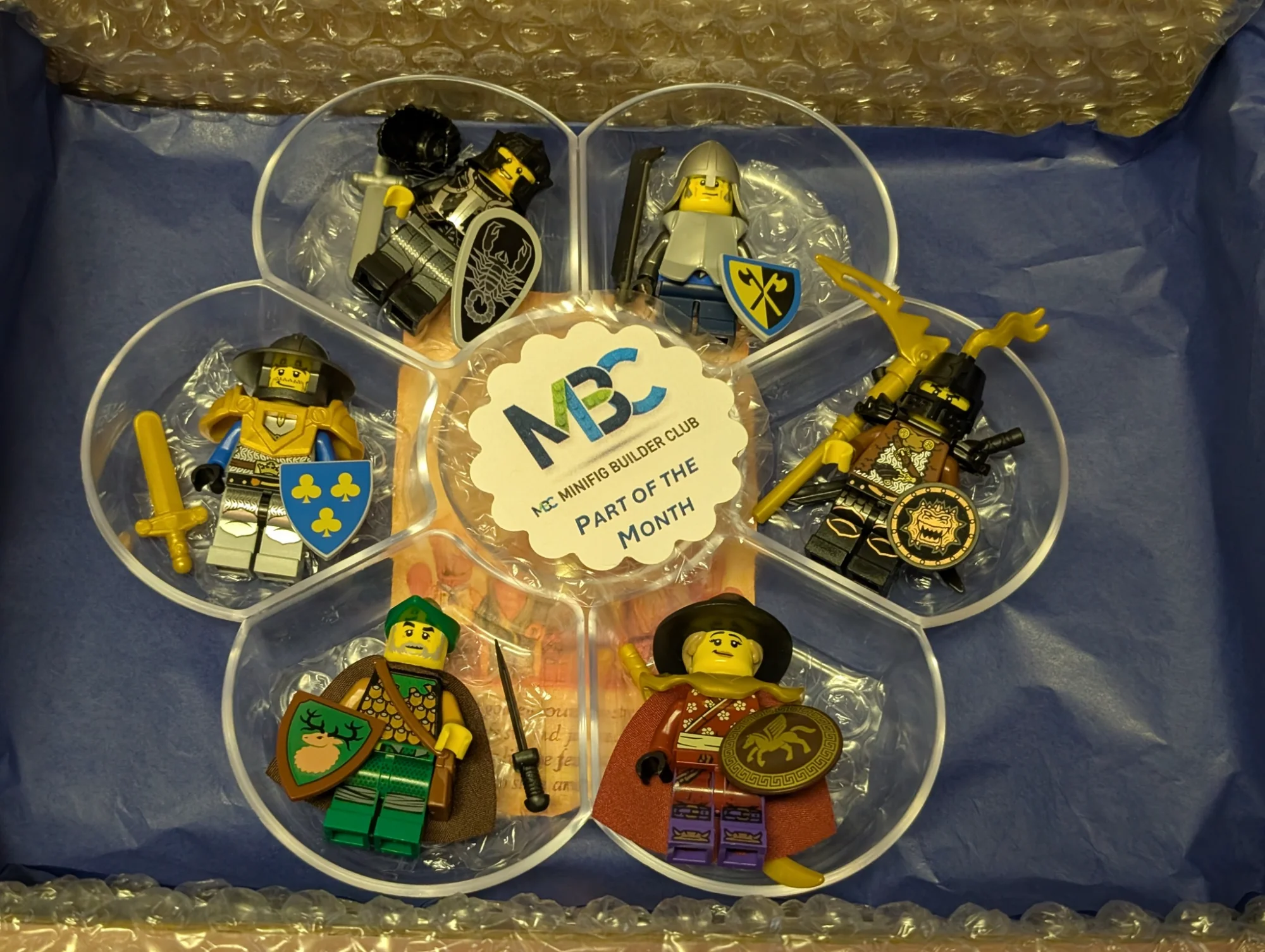 Minifig Builder Club - 6 Castle Heroes minifigures in sorting tray